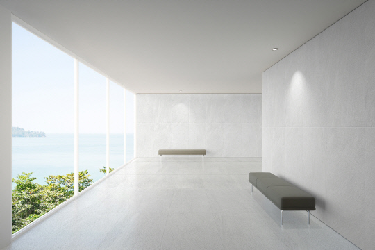 바닥과 벽면에 시공된 KCC글라스 홈씨씨 '세렌' 비앙코(Bianco)